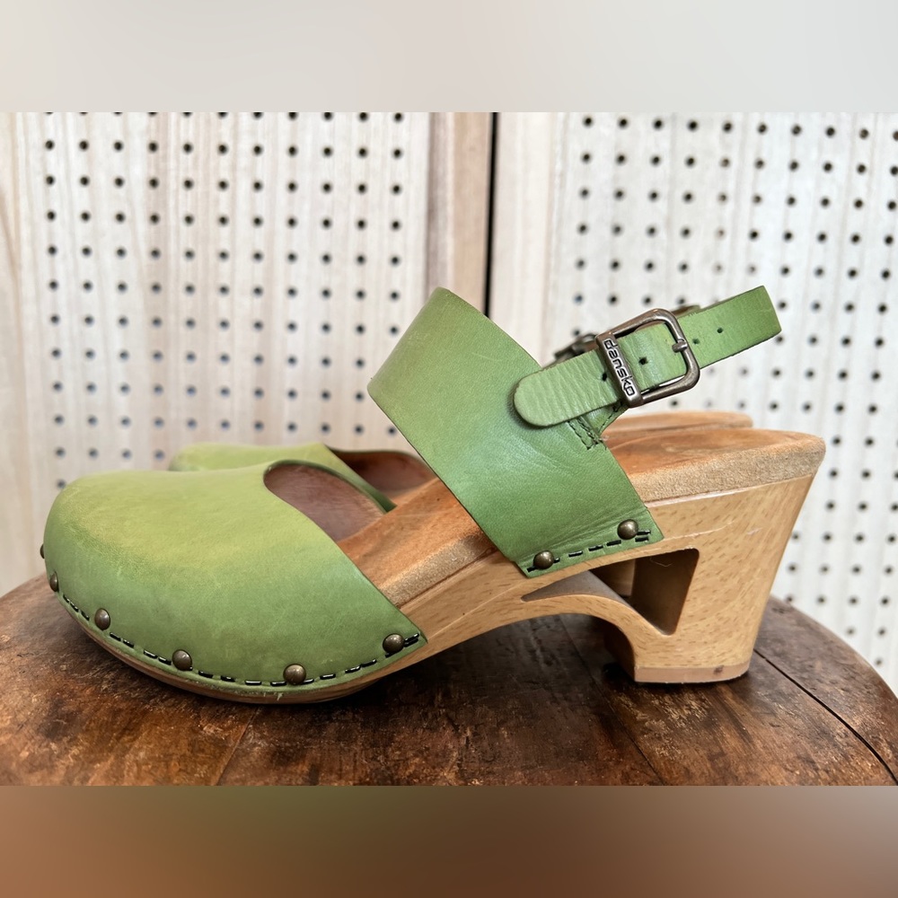 Dansko Thea Clog Sandals sz 39 Green Cutout Studded Mid Heel Slingback